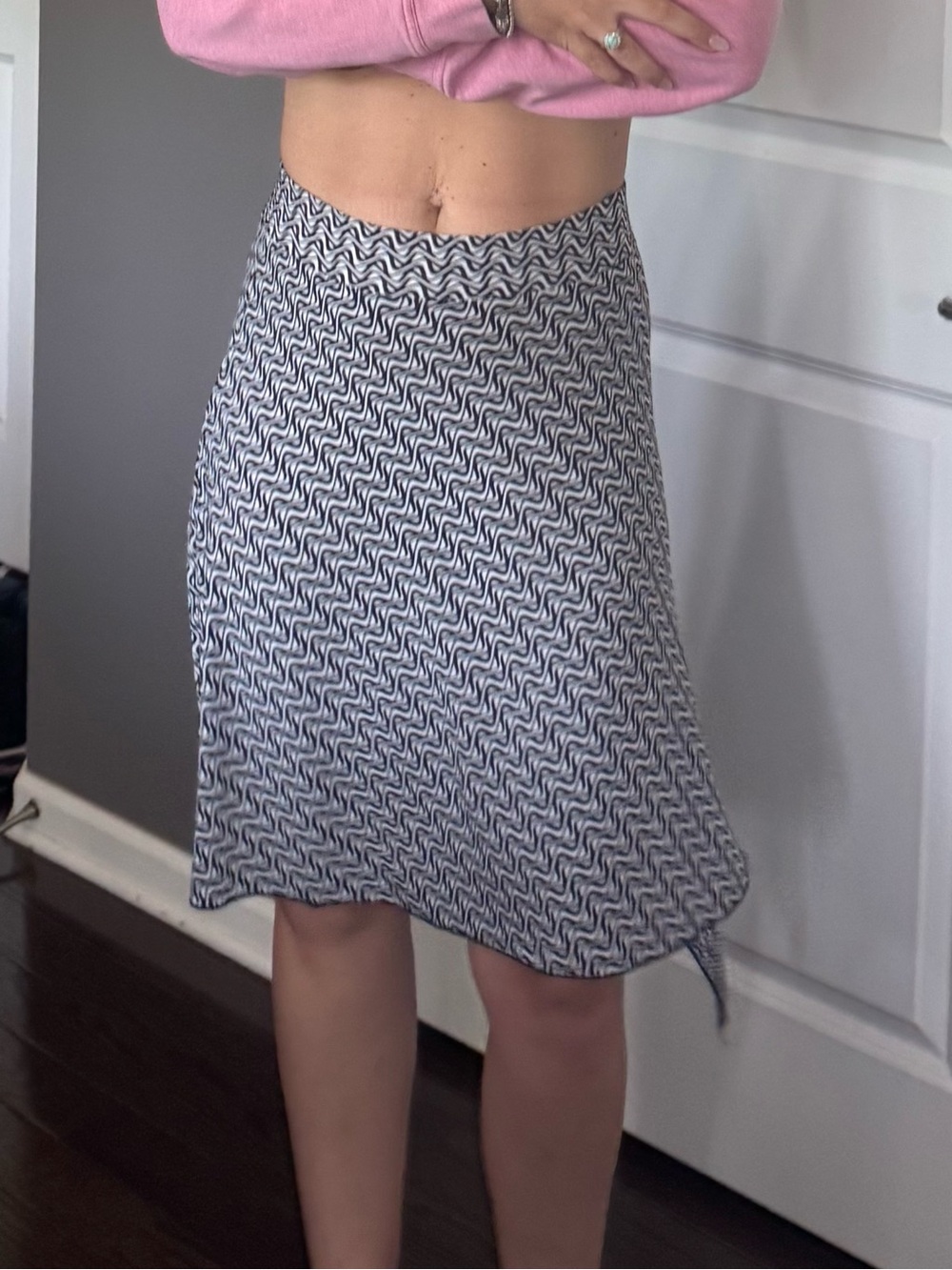 JohnPaulRichard black & White Wave-Print Midi Skirt with Subtle A-Line